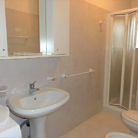 Flat With Terrace And Parking Μπιμπιόνε